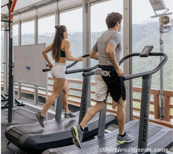 Diferencias entre cintas de correr curvas y con motor